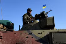 Sợ Nga, Ukraine “bấm bụng” đổ đống tiền vào quốc phòng 