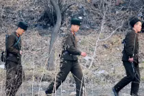 Triều Tiên xây loạt ụ súng bê tông dọc biên giới với TQ