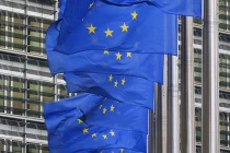 Theo chân Mỹ, EU trừng phạt mở rộng Nga