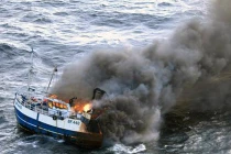 Tàu cá cháy ngoài khơi Hàn Quốc, 6 người chết thảm
