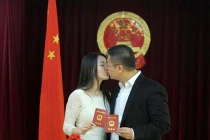 Người Trung Quốc ồ ạt kết hôn ngày “yêu nhau trọn đời” 