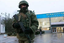 Ukraine tố Nga xâm lược, phong tỏa sân bay Crimea