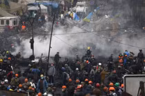 Người Việt “hốt” con bị gọi ra trận vì Ukraine leo thang