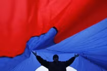 Cờ Nga tung bay rợp trời ở Crimea, Ukraine