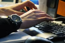 Trang mạng của Tổng thống Putin, Bộ Ngoại giao Nga bị sập