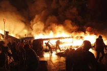 Đụng độ đẫm máu ở Ukraine, hơn 100 người thương vong