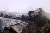 Kinh hoàng hiện trường máy bay quân sự rơi ở Algeria