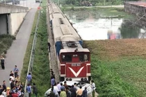 Ô tô bị tàu hỏa đâm ở Hải Dương: Trên đường đi đưa dâu về thì gặp nạn