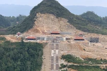 Khu du lịch tâm linh Lũng Cú đang “phá nát cảnh quan” Hà Giang?