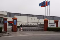 Nhóm công nhân say xưa “xóc đĩa” trong nhà vệ sinh công ty may Texhong