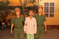 Hải Phòng: Dùng hung khí cứa cổ lái xe ôm để cướp