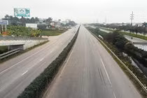 Ảnh: 364 ngày là ác mộng, có một ngày bình yên đặc biệt trên Quốc lộ 5