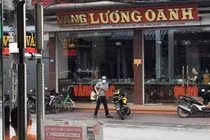 Quảng Ninh: Truy bắt đối tượng dùng súng K54 cướp tiệm vàng