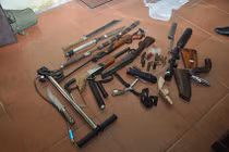 Bắt đối tượng ma túy tàng trữ cả kho vũ khí trong nhà