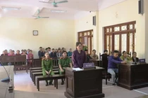 "Rúng động" con gái tẩm xăng đốt mẹ, nhận án thích đáng