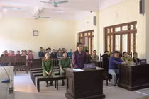 "Rúng động" con gái tẩm xăng đốt mẹ, nhận án thích đáng