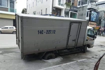 Cây trồng dưới lòng đường ở Uông Bí: Xe liên tục sập "bẫy"