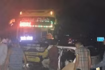 Taxi va chạm xe khách, 5 người thương vong