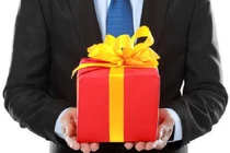 Quan chức không được nhận quà tặng dưới mọi hình thức 