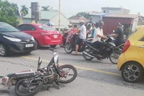 Hải Phòng: Xe bus lấn làn, tông xe máy, nam sinh nguy kịch