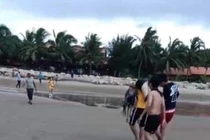 Sóng lớn cuốn chết người tắm biển ở Bình Thuận