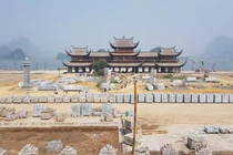 Chùa Tam Chúc của đại gia Xuân Trường: Chưa hoàn thiện đã thu “khủng”?