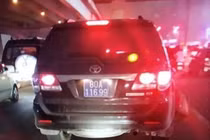 Lái xe biển xanh đâm người rồi bỏ chạy là Thượng sỹ công an