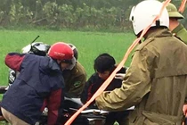 Tá hỏa phát hiện thi thể 1 nam, 1 nữ dưới mương nước