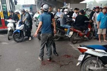 Chồng chém vợ trọng thương ở cầu Dậu: Đã xác định danh tính đối tượng