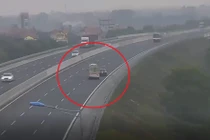 Ô tô con đi lùi trên cao tốc Hà Nội - Hải Phòng suýt "giết" nhiều mạng người