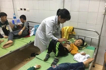 Sức khỏe 44 học sinh ăn bột thông bồn cầu giờ ra sao?