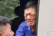 Nước mắt trùm xã hội đen bảo kê trước tòa