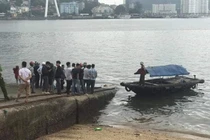 Người đàn ông để lại xe máy, bất ngờ nhảy cầu Bãi Cháy tự tử