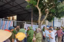 Cận cảnh bảo vệ hiện trường điều tra hai vợ chồng nghi bị sát hại ở Hải Phòng