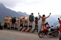 Lại 9 người đàn ông khỏa thân trên Mã Pì Lèng: Chơi trội vô văn hóa?