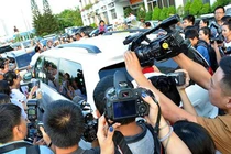 Phóng viên trực tết: Mùng 1 xách máy ra đường, dán mặt “người tình mặt vuông”