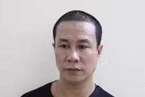 Đi tìm người để dằn mặt, bị chém đứt lìa bàn tay trái