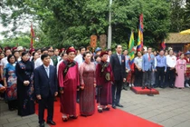 Hàng triệu người cùng dâng hương tưởng nhớ các Vua Hùng