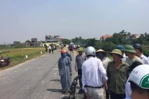 Xe chở cơm mất lái đâm hàng loạt người đi đường, 2 học sinh tử vong