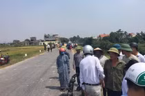 Xe chở cơm mất lái đâm hàng loạt người đi đường, 2 học sinh tử vong