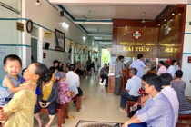 60 du khách cấp cứu nghi ngộ độc thực phẩm ở biển Hải Tiến