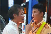 Tài xế xe biển xanh tát CSGT Thanh Hoá: Say xỉn, tè bậy... nổi máu côn đồ