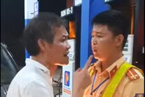 Tài xế xe biển xanh tát CSGT Thanh Hoá: Say xỉn, tè bậy... nổi máu côn đồ