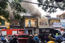 Cháy khách sạn Sao Mai ở Hải Phòng, nhiều người đang mắc kẹt