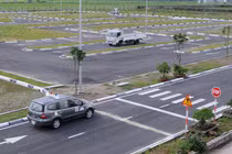 Bộ trưởng GTVT ký công văn hoả tốc sau đề xuất “mất bằng lái xe phải thi lại”?