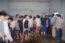 Cảnh sát đột kích sới bạc, hàng chục đối tượng nhảy sông bỏ trốn