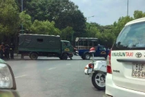 Phong tỏa đường gần sân bay Tân Sơn Nhất vì chiếc vali vô chủ