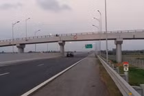 Kinh hoàng nạn ném đá ô tô trên cao tốc Hạ Long - Hải Phòng