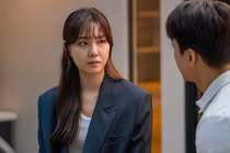 Vội ly hôn để đi lấy chồng mới, mở gói quà tôi gục ngã 