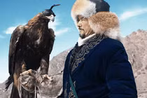 Thành Cát Tư Hãn quyết giết chú chim ưng cứu mạng mình, vì sao?